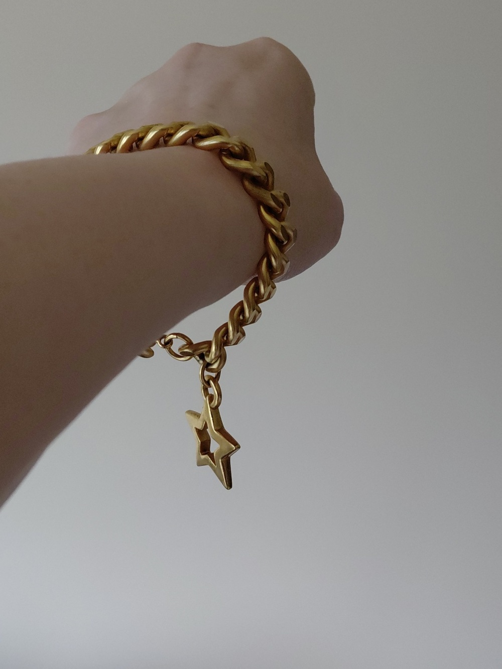 Gold Star Charm Curb Link Bracelet - Picture 3 of 3